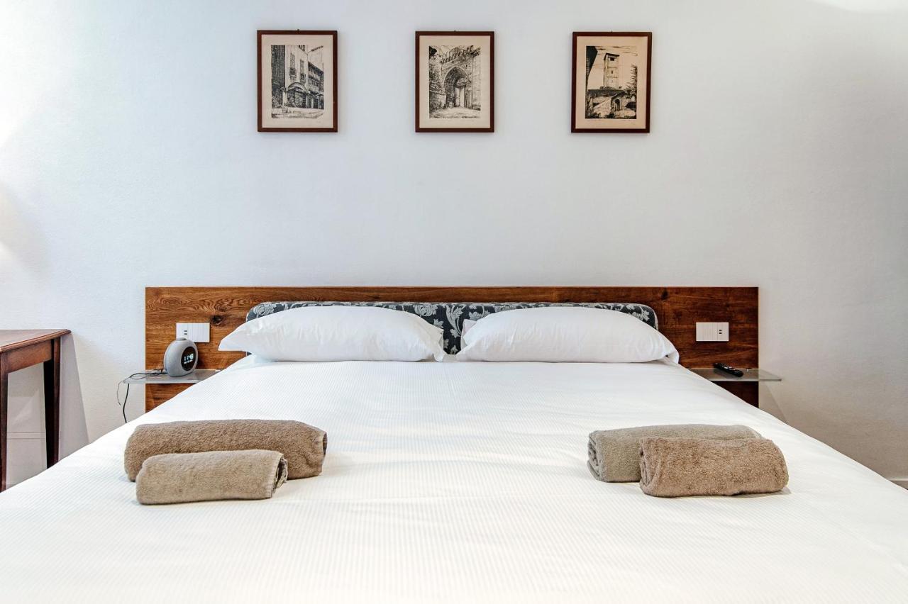 Suite Lo Storico - The House Of Travelers โกโม ภายนอก รูปภาพ