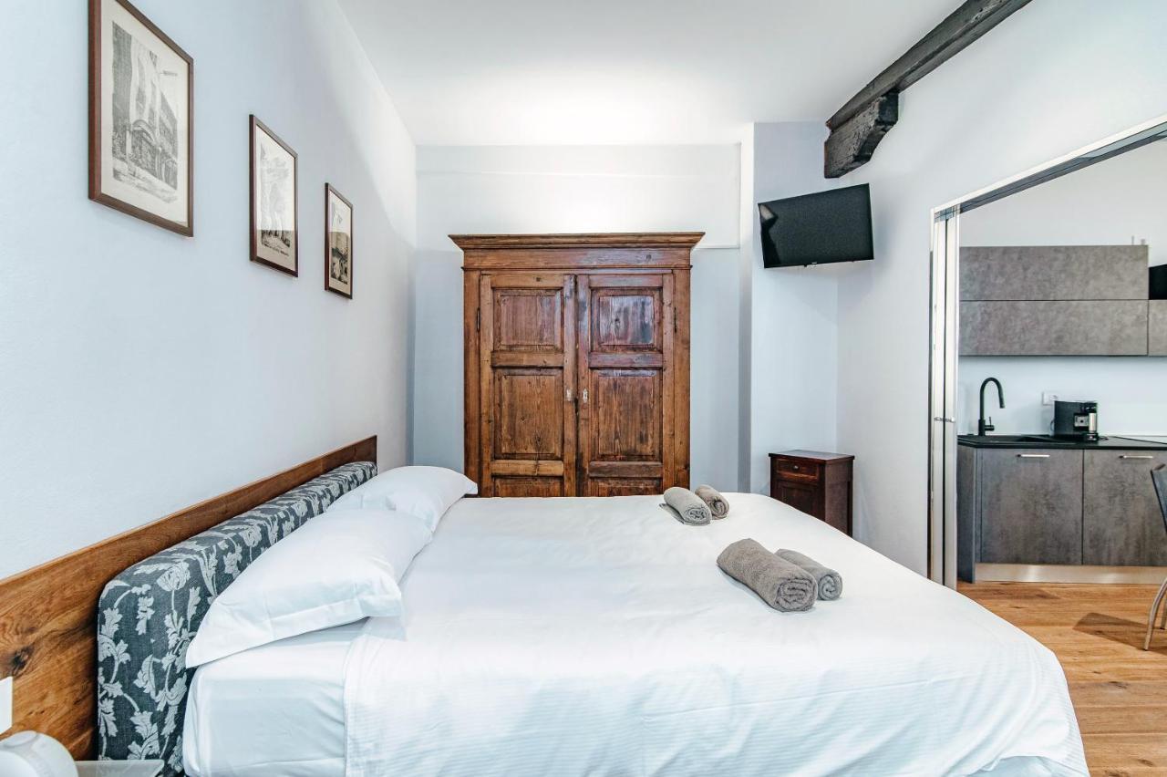 Suite Lo Storico - The House Of Travelers โกโม ภายนอก รูปภาพ