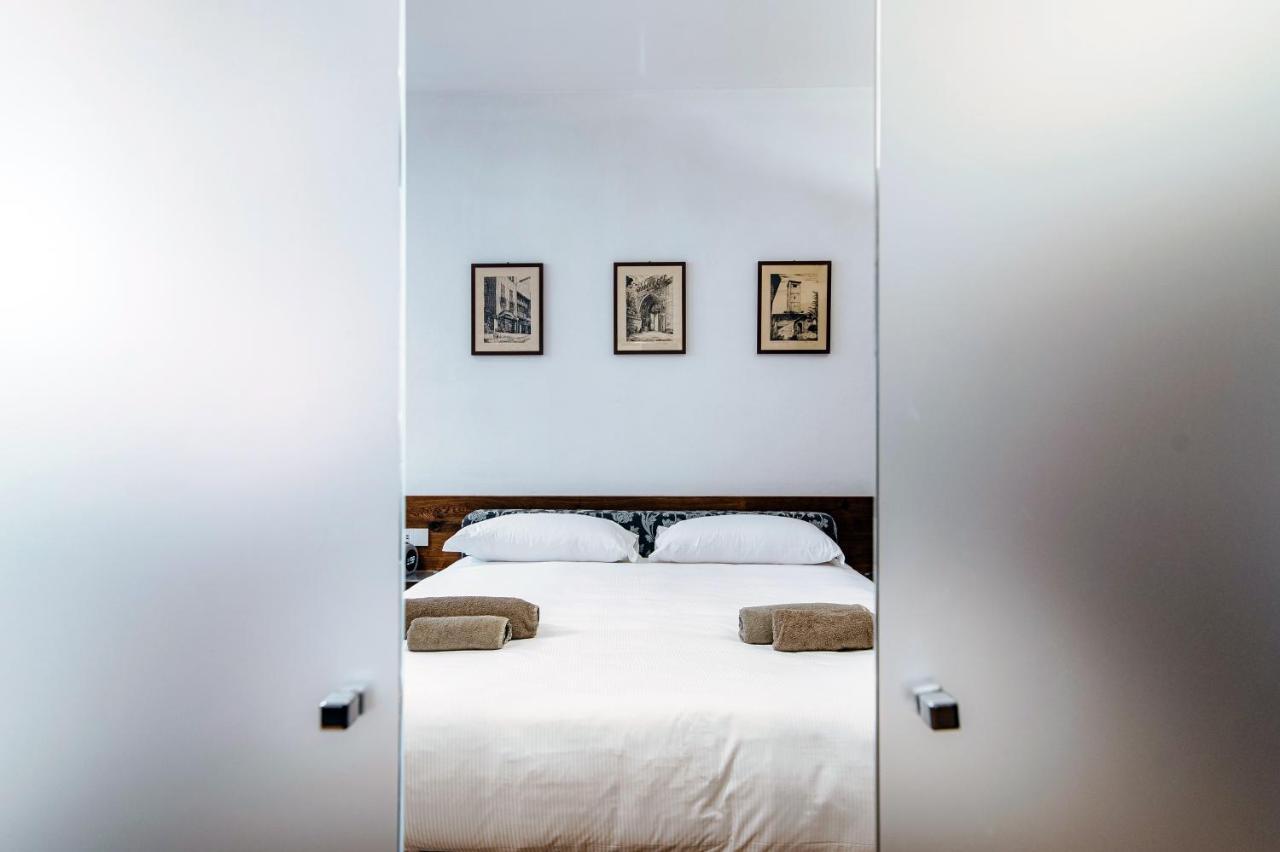 Suite Lo Storico - The House Of Travelers โกโม ภายนอก รูปภาพ