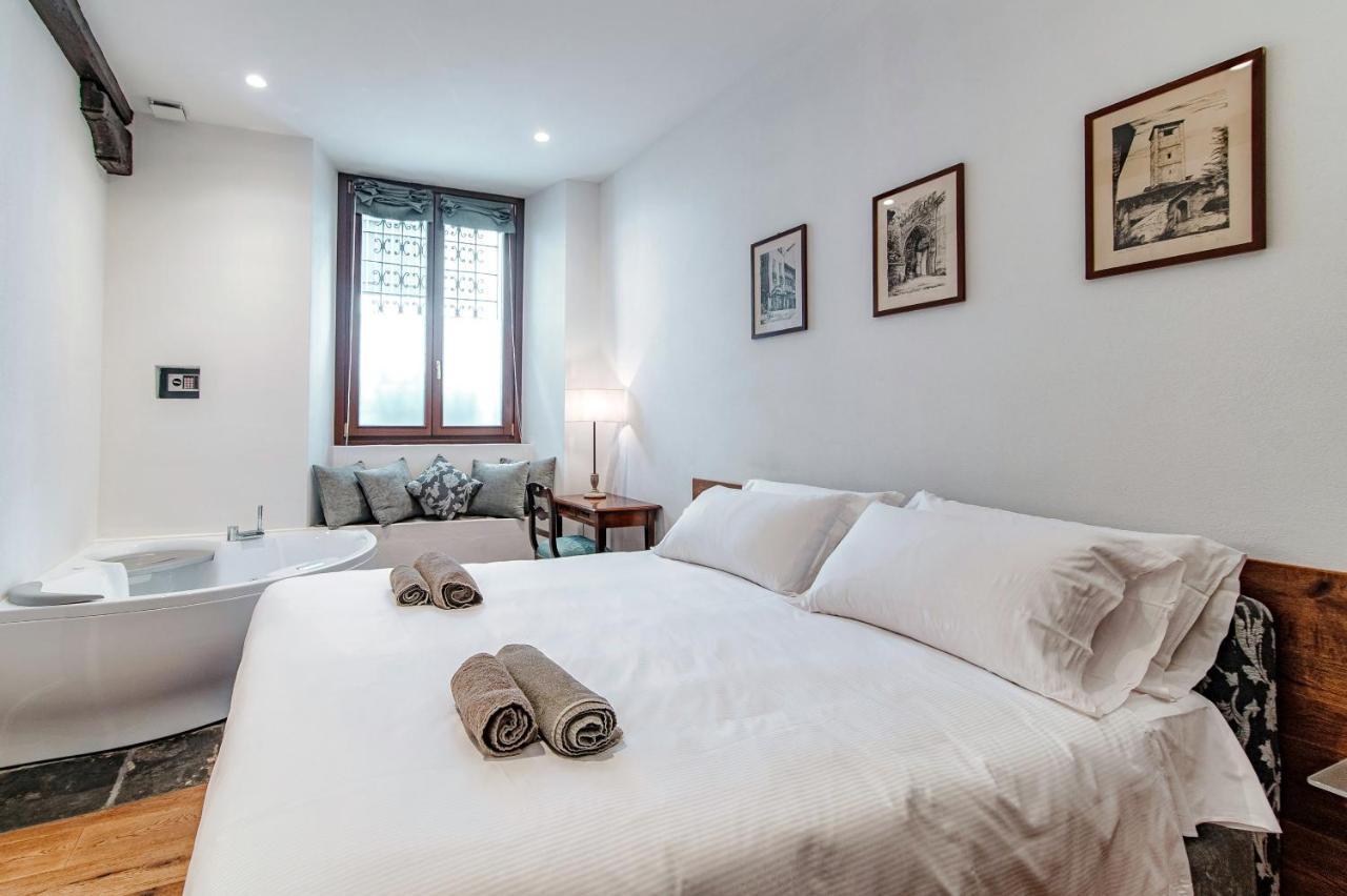 Suite Lo Storico - The House Of Travelers โกโม ภายนอก รูปภาพ