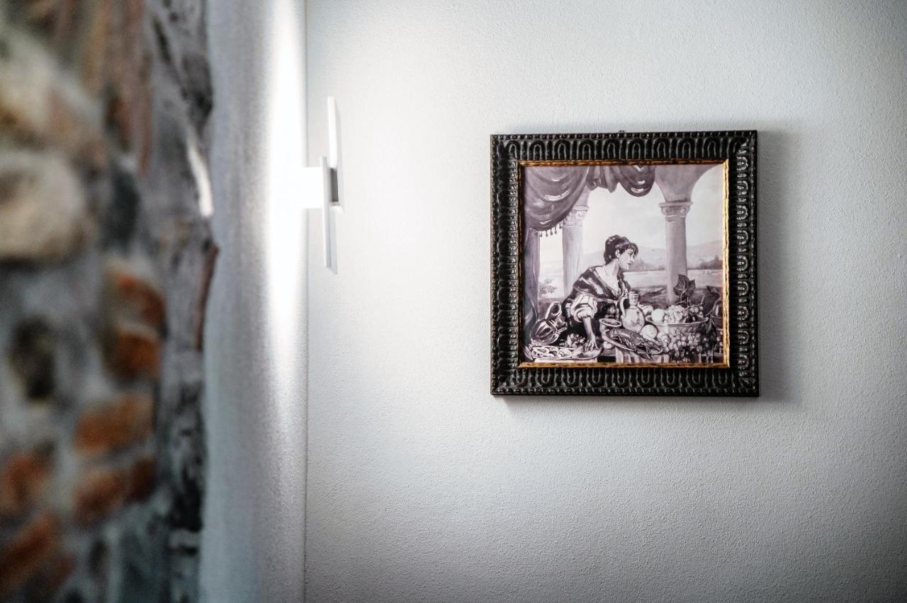 Suite Lo Storico - The House Of Travelers โกโม ภายนอก รูปภาพ